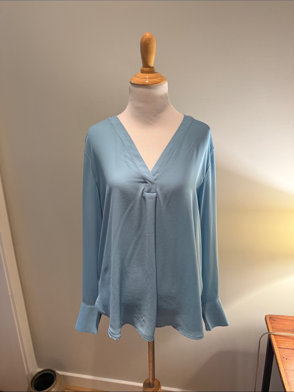 Ann Taylor Size Medium Light Blue V-Neck Long Sleeve Worn 1x